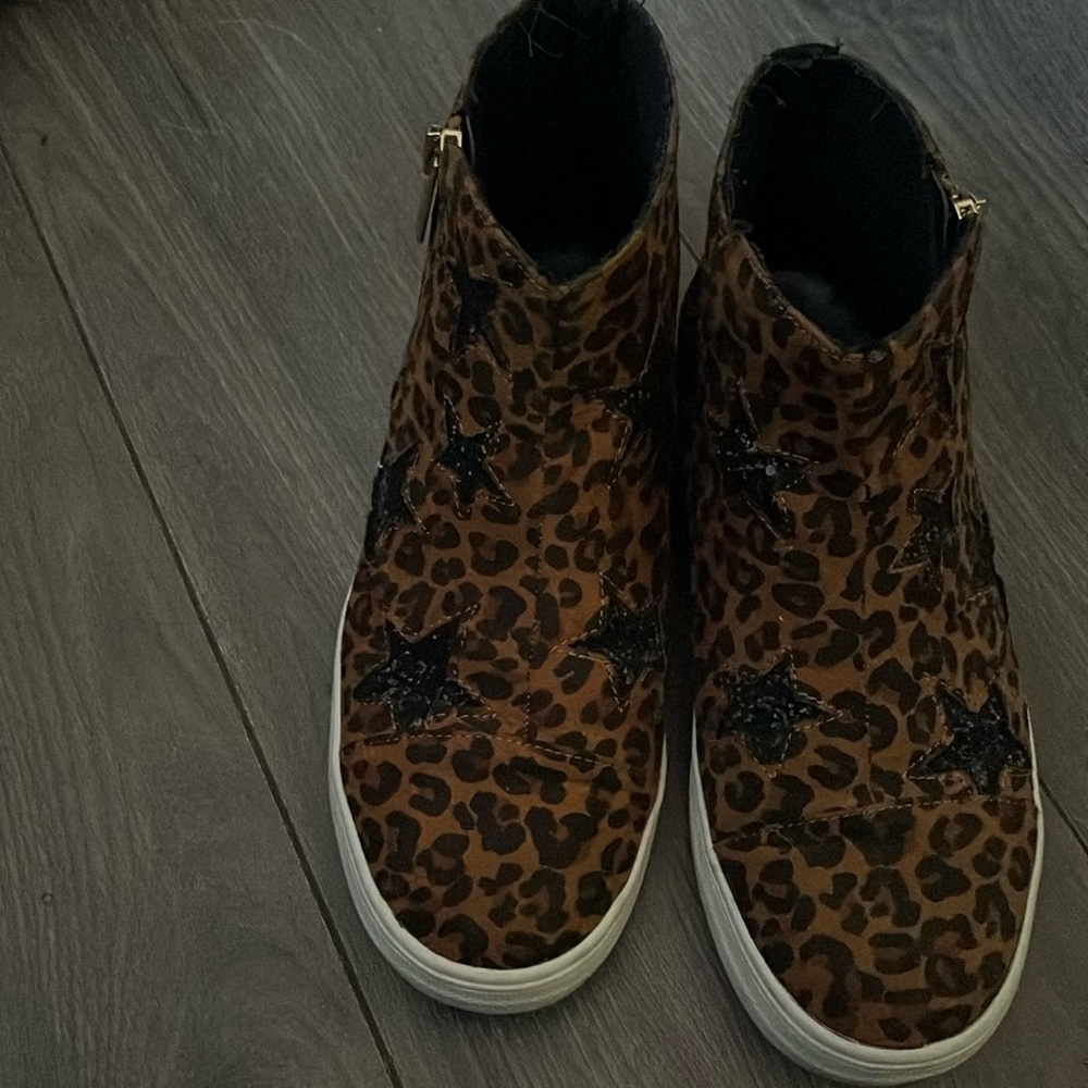 Lil girl cheetah print sneakers